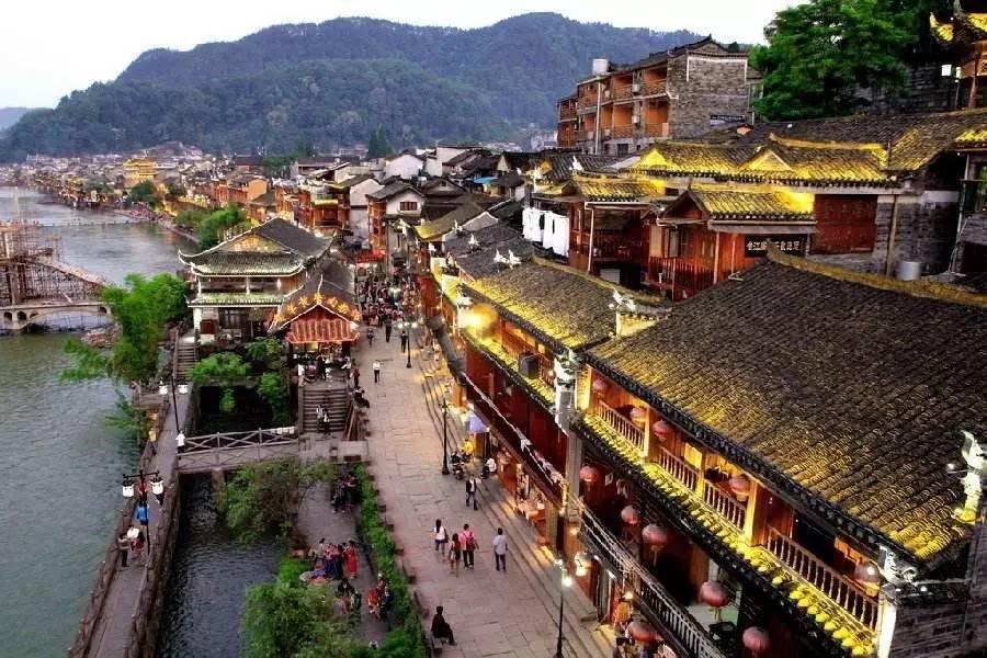 党群连心提升综合治理水平 民族团结的佳话从这里流传