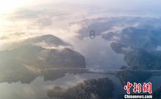 上饶法院新年首场直播走进玉山法院四星级诉讼服务中心